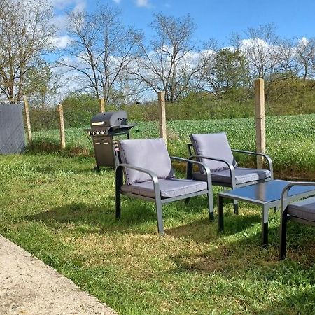 Belle Maison Climatisee Renovee Pac-Man Entre Collegues, Amis, Famille - Barbecue - Netflix - Prime - Baby Foot 50Cts Saint-Seurin-sur-l'Isle Exterior foto
